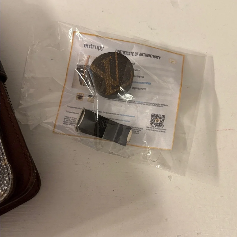 Louis Vuitton Brown Monogram Snap Wallet with free gift. - Picture 8 of 8